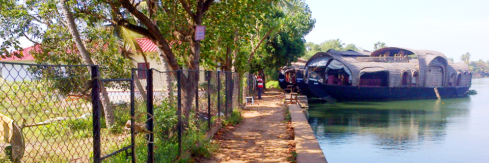House Boat Experience - Nellola Tourism Group